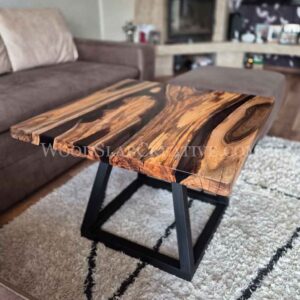 Створення дизайнерських столів з масиву дерева та епоксидної смоли